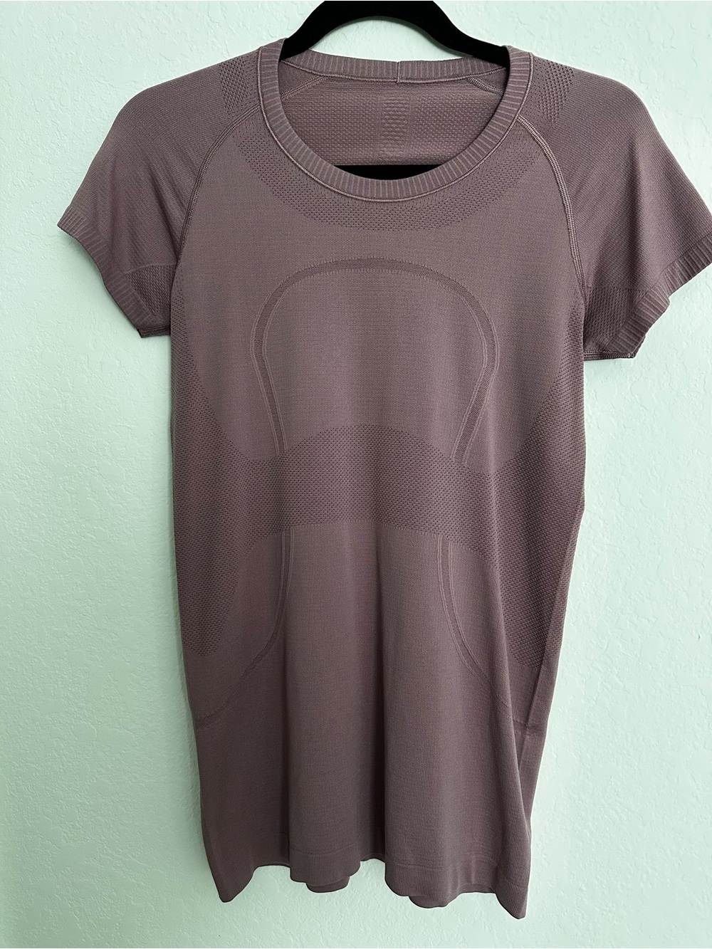 Lululemon Swiftly Tech Short Sleeve Crew - Size 8